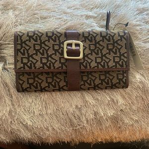 DKNY logo full size wallet - NWT